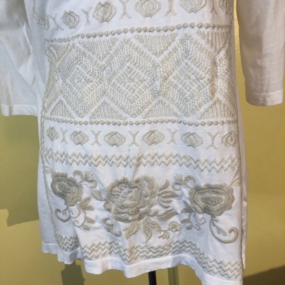 Johnny Was cotton embroidered white v neck tunic - Picture 5 of 9